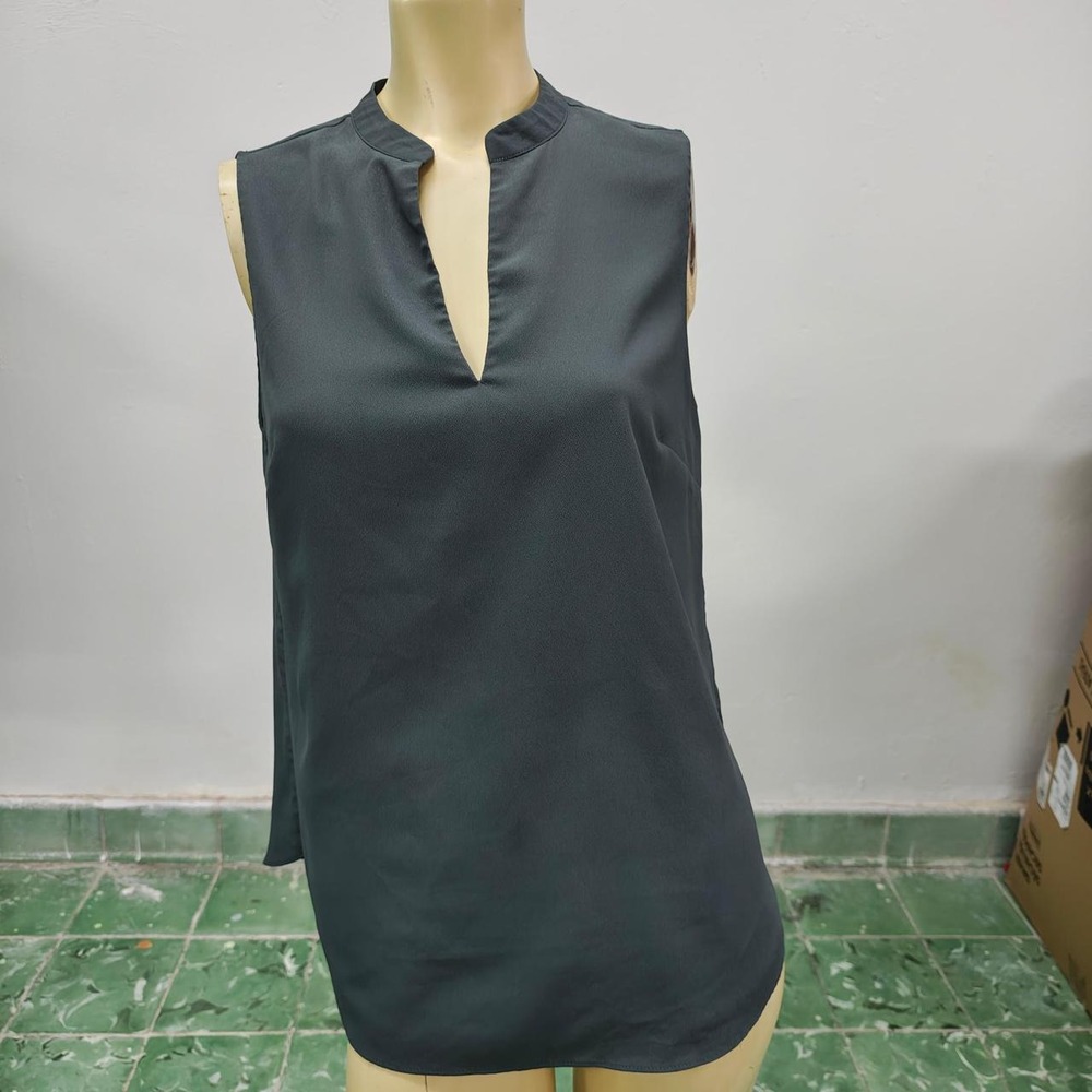 HM Sleeveless Blouse Dark Olive Green Split Neck Crepe Top Size 6